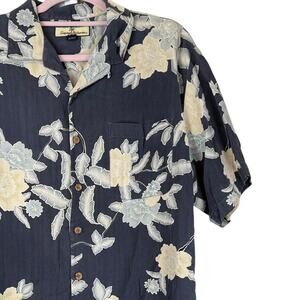 Tommy Bahama 100% Silk Hawaiian Shirt M Blue Cream Floral Aloha Island Resort